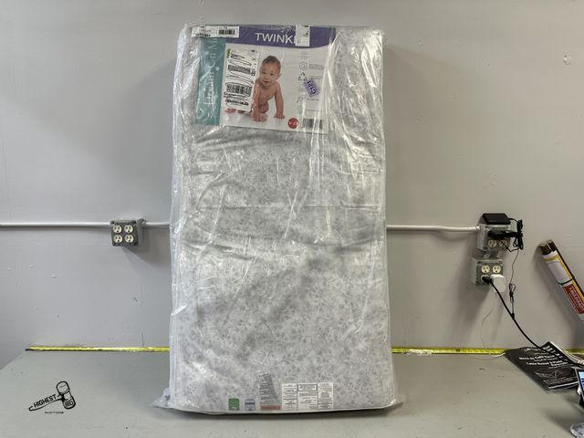 Lot 91-10442 - New 5" DREAM ON ME TWINKLE MATTRESS MANUFACTURE DATE 6/16/2026
