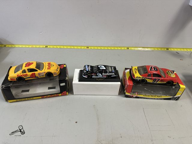 Lot 91-7551 - NASCAR RACING COLLECTIBLES DALE EARNHARDT # 3 2001 MONTE CARLO GM GOODRICH SERVICE PLUS / OREO - REV...