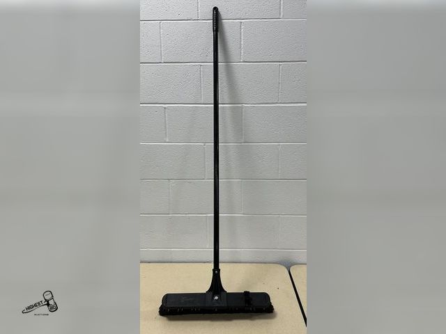 Lot 91-9493 - LIBMAN FIBERFORCE 18" PUSH BROOM NEW
