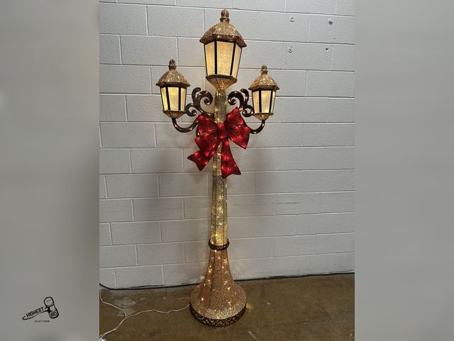 Lot 91-10539 - 7 FOOT HOLIDAY LAMP POST WITH 220 LED LIGHTS - ONE PANEL HAS A HOLE SHOWN IN PHOTOS