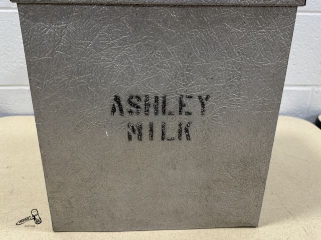 Lot 91-10324 - VINTAGE ASHLEY MILK BOX