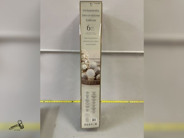 Lot 91-7346 - New 6 PIECE ORNAMENTS 6" DIAMETER FOR THE HOLIDAYS