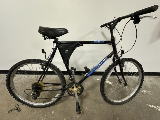 Lot 91-7901 - IRONHORSE AT70 26" 18 SPEED BIKE