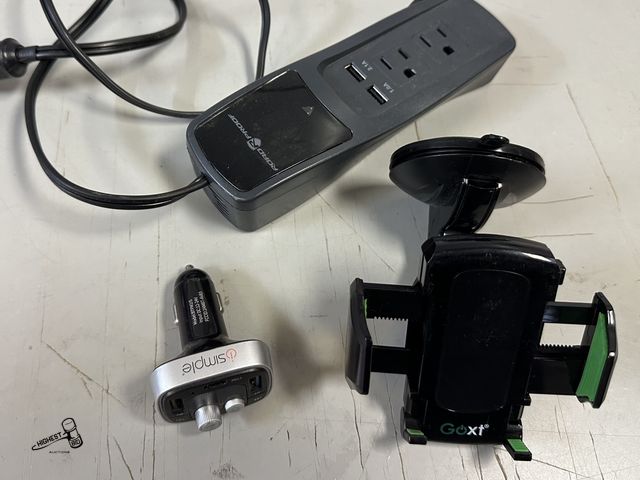 Lot 91-7803 - SIMPLE BLUETOOTH FM TRANSMITTER - PHONE HOLDER - 12 VOLT ROAD PROOF POWER SUPPLY