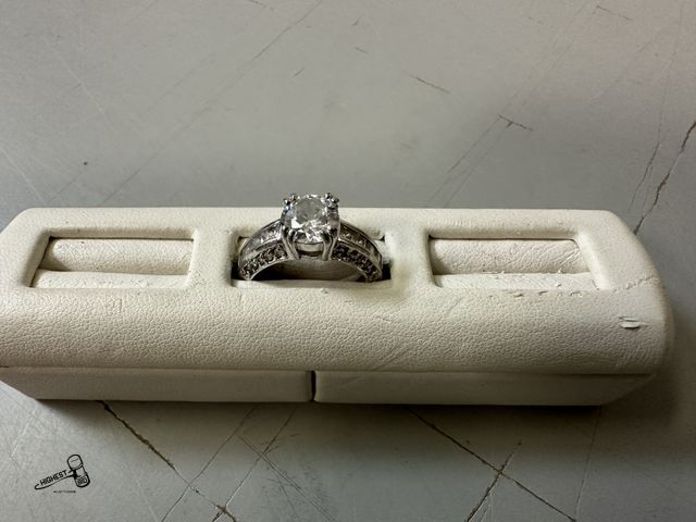 Lot 91-7834 - LADIES RING