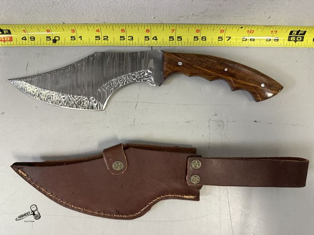 Lot 91-8997 - 11" DAMASCUS KNIVE WITH LEATHER CASE