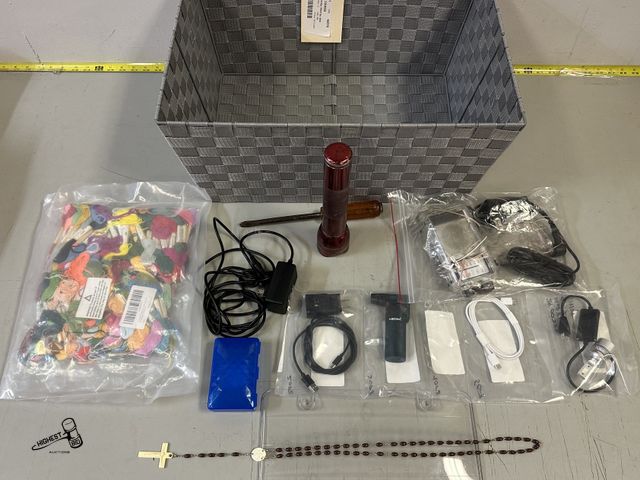 Lot 91-9725 - BASKET OF MISCELLANEOUS ITEMS