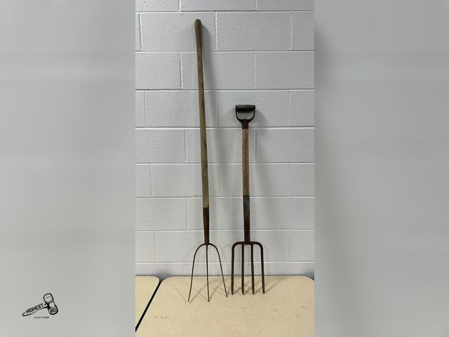 Lot 91-7116 - 2 METAL PITCHFORKS