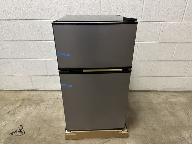 Lot 91-10433 - Scratch & Dent MAINSTAYS 3.2 CU FT 2 DOOR Mini Refrigerator/Freezer REFRIGERATOR WITH FREEZER, DAMAG...