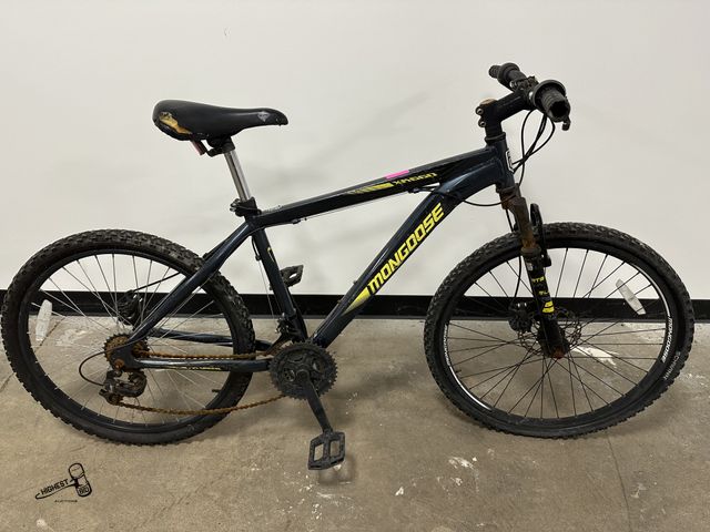 Lot 91-7879 - MONGOOSE XR660 24" 18 SPEED BIKE