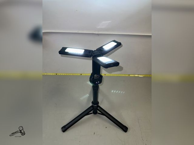 Lot 91-8690 - FIET ELECTRIC 2000 Lumens Rechargeable LED Work Light With Tripod - USES A USB-C CORD TO CHARGE