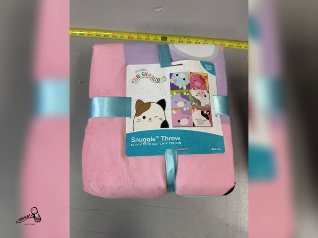 Lot 91-7517 - NEW ORIGINAL SQUISHMALLOWS SNUGGLE THROW 50" X 70"