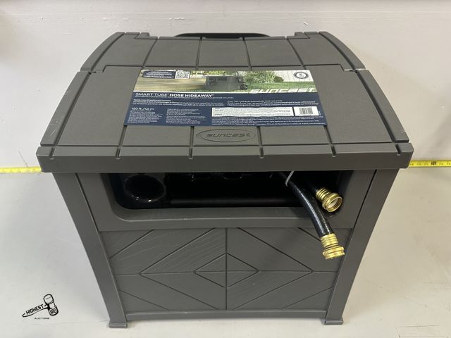 Lot 91-9373 - MSRP $ 89.99 SUNCAST SMART TUBE HOSE HIDEAWAY HOLDS UPTO 150FT OF 5/8" HOSE