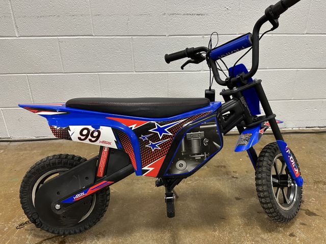 Lot 91-9484 - M8TRX BLUE 24V ELECTRIC DIRT BIKE WITH CHARGER DOES HAVE A TEAR IN SEAT AS SEEN IN PHOTOS