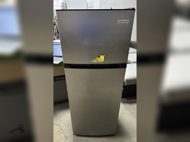 Lot 91-7473 - New FRIGIDAIRE FGFR727-6COM Mini Refrigerator/Freezer FRIGIDAIRE GALLERY 7.5 CU FT TOP MOUNT FRIDGE ...