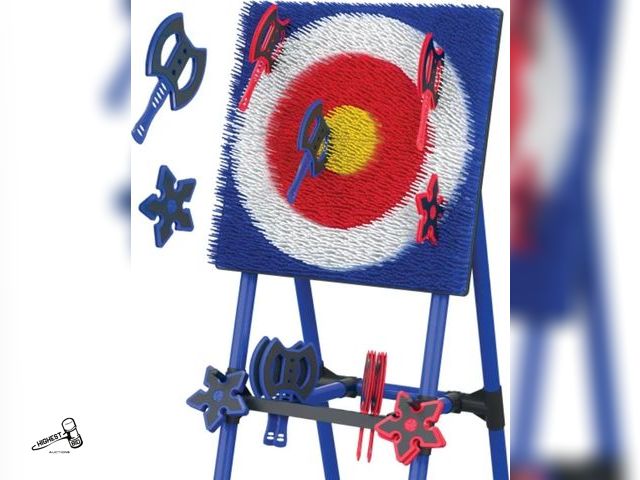 Lot 91-5807 - AXE THROW SET - STURDY STEEL FRAME - UNIQUE BRISTLE TARGET, AXE AND STAR DESIGN - BUILT IN ACCESSORY...