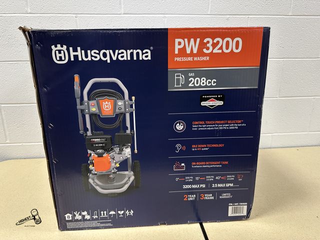 Lot 91-7436 - HUSQVARNA PW3200 PRESSURE WASHER - CR950 BRIGGS AND STRATTON GAS POWERED ENGINE 208CC - 4 NOZZLES - ...