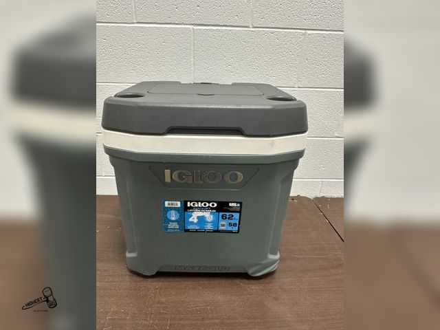 Lot 91-6502 - IGLOO 62 QUART MAXCOLD LATITUDE ROLLER - MAXCOLD 4 DAY PERFORMANCE COOLER WITH COOL RISER TECHNOLOGY...