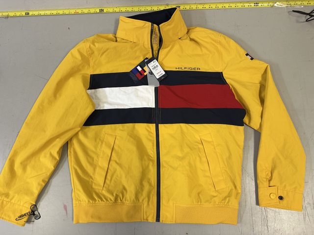Lot 91-9701 - New MENS XL YELLOW TOMMY HILIFIGER COAT