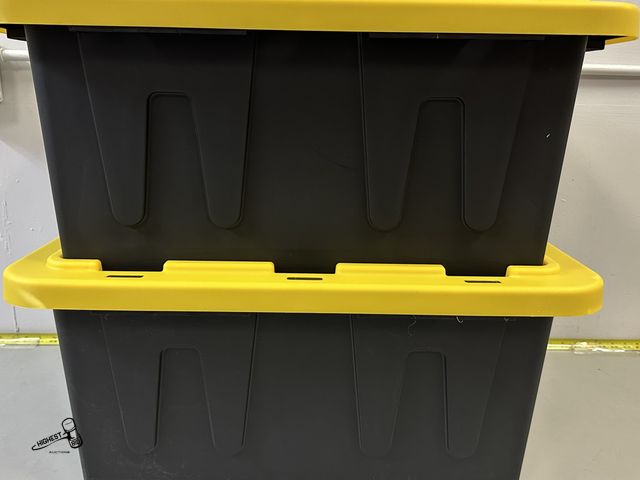 Lot 91-9422 - New 2 PACK DURABILT HEAVY DUTY PLASTIC STORAGE BINS WITH LIDS