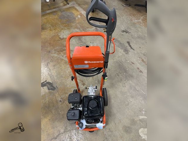 Lot 91-6566 - HUSQVARNA PW3200 PRESSURE WASHER 3200 PSI MAX -  2.5 MAX GPM - BRIGGS &amp; STRATTON ENGINE CR950 - ...