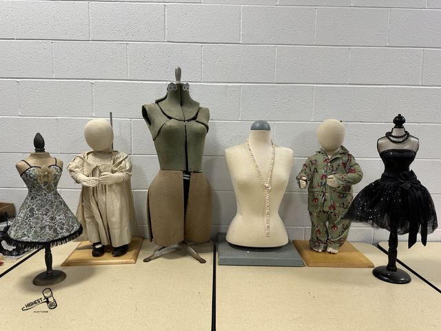 Lot 91-10326 - 6 VINTAGE MANNEQUINS WITH STANDS