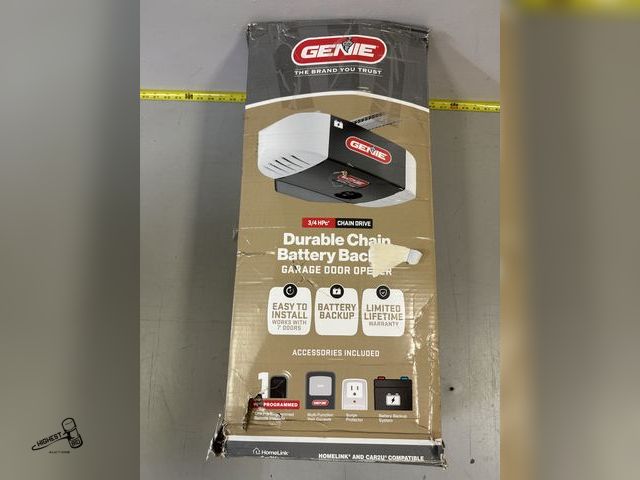 Lot 91-6409 - GENIE 3/4 HP CHAIN DRIVE BATTERY BACKUP GARAGE DOOR OPENER