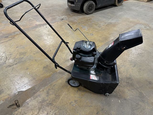 Lot 91-8567 - CRAFTSMAN TECUMSEH Single Stage FOUR CYCLE ENGINE 3.8HP 21" PATH - STARTS UP AND OPERATES - MIGHT NE...