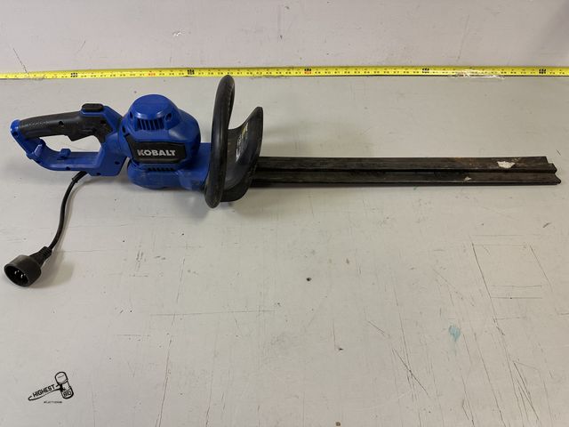Lot 91-10263 - KOBALT 4.5-AMP HEDGE TRIMMER WITH BLADE COVER