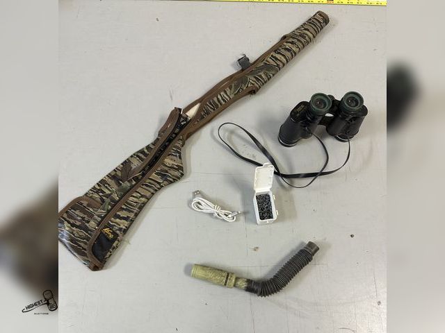 Lot 91-7406 - HUNTING SUPPLIES - PELLETS - DUCK CALL - BINOCULARS - KANE GUN CAMOUFLAGE COVER PROTECT YOUR GUN FRO...