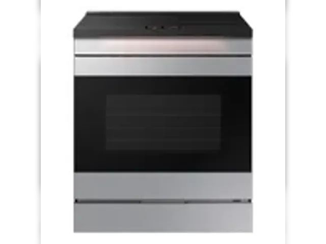 Lot 91-6581 - SAMSUNG NSI6DG9900SR OVEN MSRP $ 3,299.00 SAMSUNG BESPOKE 30" 6.3 CU. FT. 4 BURNER SLIDE IN INDUCTIO...