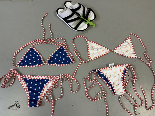 Lot 91-9734 - New WOMENS XS BIKINI REVERSIBLE PRINT, WOMENS S BIKINI REVERSIBLE PRINT, ICONIC CROC SLIDES SIZE 8
