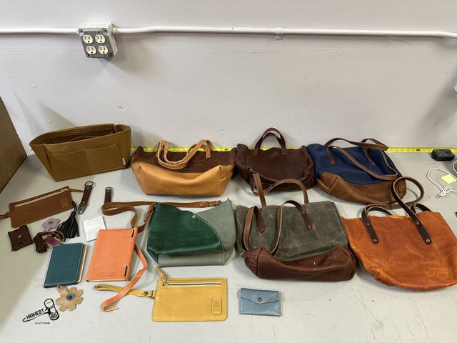 Lot 91-7421 - PORT LAND LEATHER GOODS - HAND BAGS &amp; CHANGE PURSES