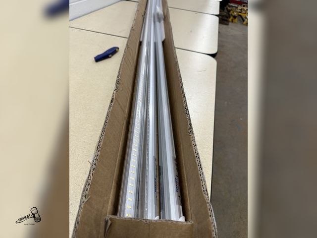 Lot 91-7152 - 6 PACK 8FT LED BULBS