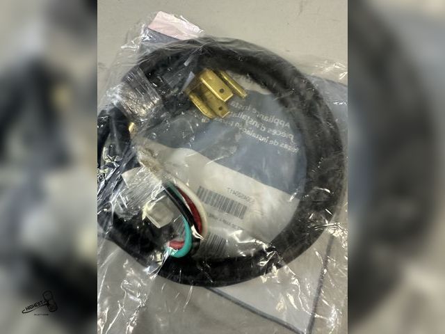 Lot 91-7976 - SMART CHOICE 5FT 30 AMP 4 WIRE DRYER CORD