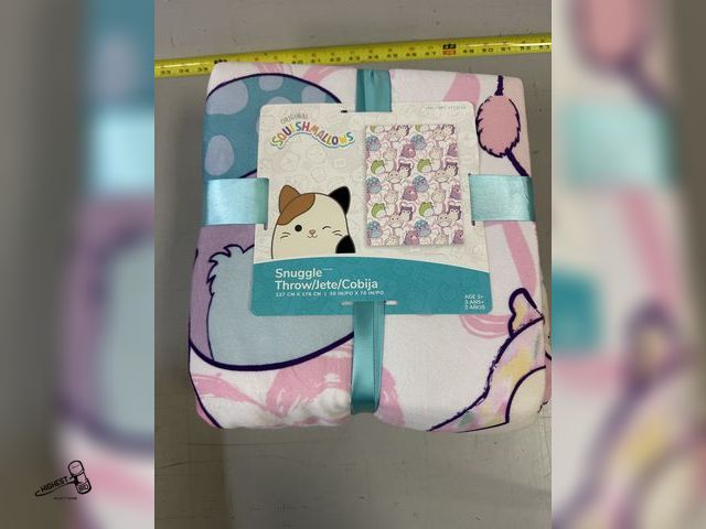 Lot 91-7516 - NEW ORIGINAL SQUISHMALLOWS SNUGGLE THROW 50" X 70"
