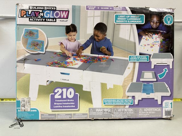 Lot 91-8631 - BUILDING BRICKS PLAY N GLOW ACTIVITY TABLE 210 TRANSLUCENT BRICKS
