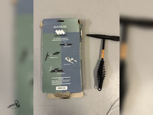 Lot 91-6382 - WELDMARK CHIPPING HAMMER