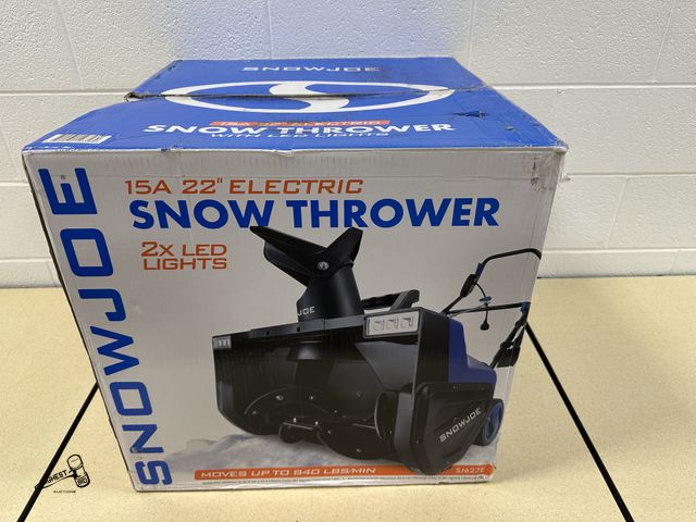 Lot 91-7018 - SNOWJOE SNOW JOE 22INCH 15 AMP ELECTRIC SNOW BLOWER WITH DUAL LED LIGHTS - IDEAL FOR CLEARING SNOW O...