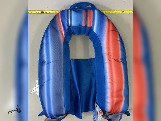 Lot 91-8789 - New BIG JOE POOL FLOAT