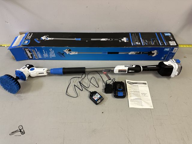 Lot 91-10168 - HART TELESCOPING POWER SCRUBBER KIT 20V CORDLESS SYSTEM BAD BATTERY?  WITH CHARGER