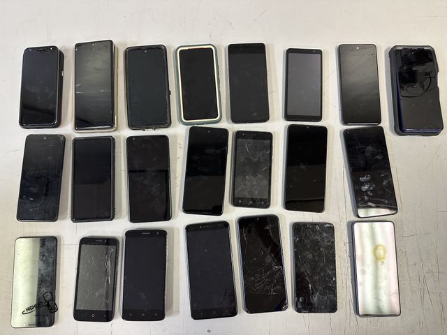 Lot 91-9721 - ASSORTED BRANDS 22 CELLPHONES