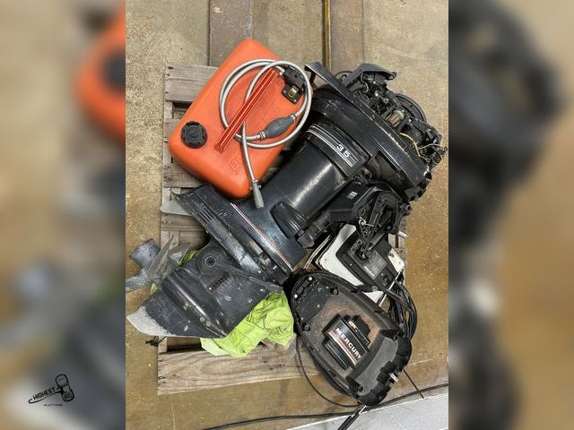 Lot 91-9480 - MERCURY 35 HP OUTBOARD MOTOR WITH TANK &amp; CONTROLS