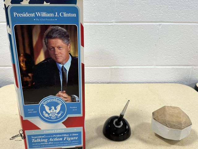 Lot 91-10334 - PAPER WEIGHT, VINTAGE ESTERBROOK EIGHT BALL DESK, PRESIDENT WILLIAM J CLINTION 42ND PRESIDENT TALKIN...