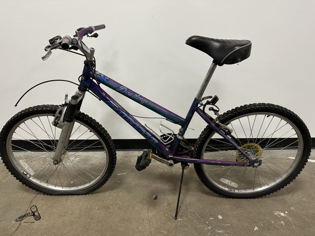 Lot 91-7904 - PACIFIC DESTINY 24" 21 SPEED BIKE