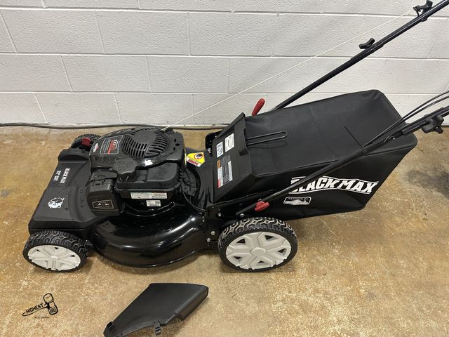 Lot 91-9499 - BLACK MAX BXSM6253H Self-Propelled Lawn Mower 22" 3 IN 1 SELF PROPELLED LAWN MOWER FWD SPACE SAVER -...