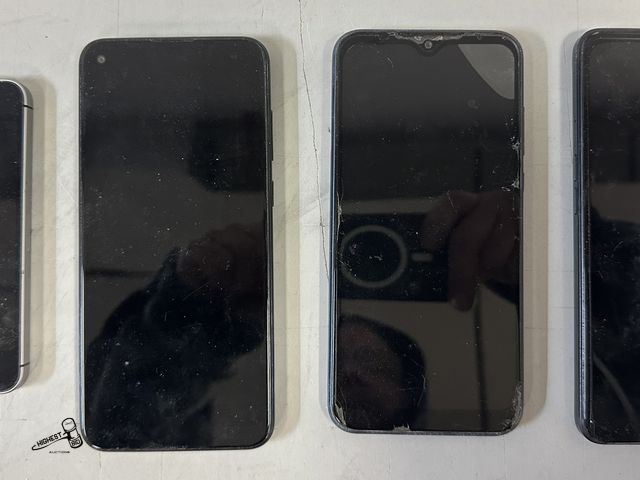 Lot 91-8120 - 4 CELL PHONES ASSORTED BRANDS