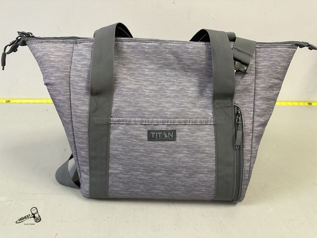 Lot 91-6220 - TITAN INSULATED CARRYALL COOLER BAG - GRAY - KEEPS FOOD FRIDGE COLD FOR UP TO 6 HOURS OR OVEN WARM F...