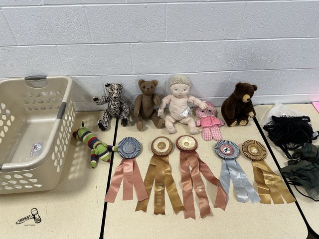 Lot 91-10356 - LAUNDRY BASKET WITH BEARS, DOLLS, CARGO NETS &amp; HORSE RIDING RIBBONS FROM THE 70'S &amp; 80'S - S...