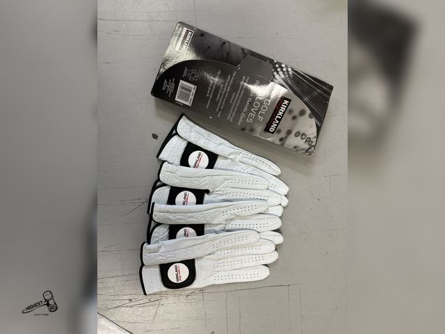Lot 91-6216 - KIRKLAND SIGNATURE LEATHER GOLF GLOVES - RIGHT HANDED - 4 PACK - SMALL - LEFT HAND GLOVE FOR THE RIG...